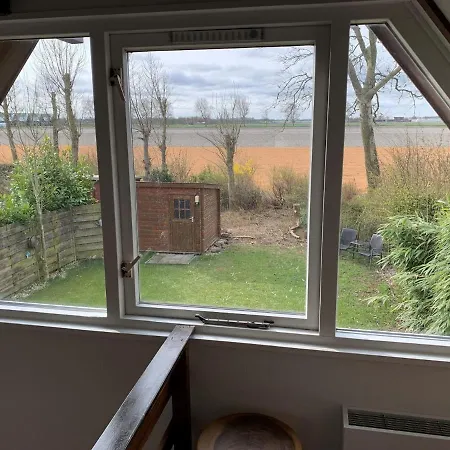 Near The Sea And South-facing Garden Holiday home